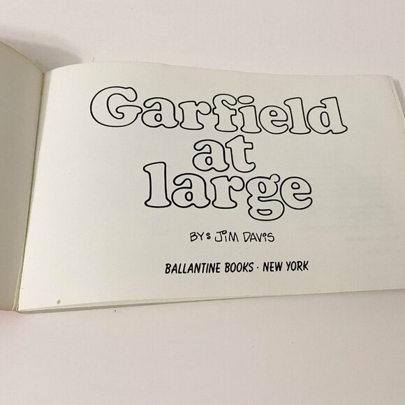 Garfield at Large and Garfield Chews the Fat Books by Jim Davis - Picture 8 of 16